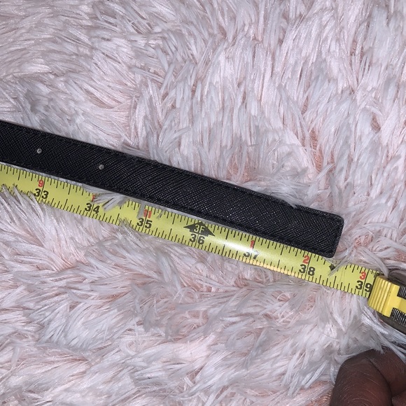 ⭐️BLACK GUESS PURSE AND WRISTLET BUNDLE - Picture 16 of 16